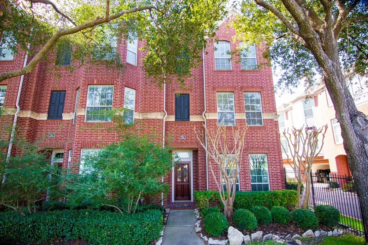 Foto principal - 1401 1/2 Waugh Dr