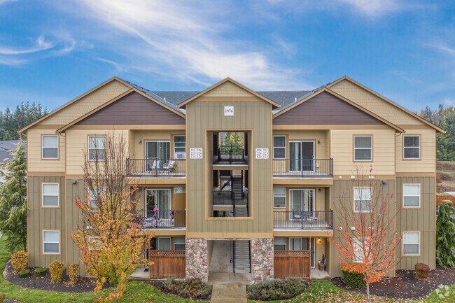 Entrada - Aspen Grove Apartments