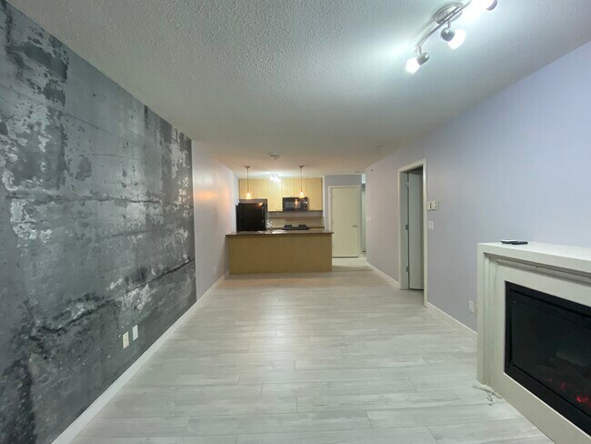 Photo du bâtiment - 7178 Collier St