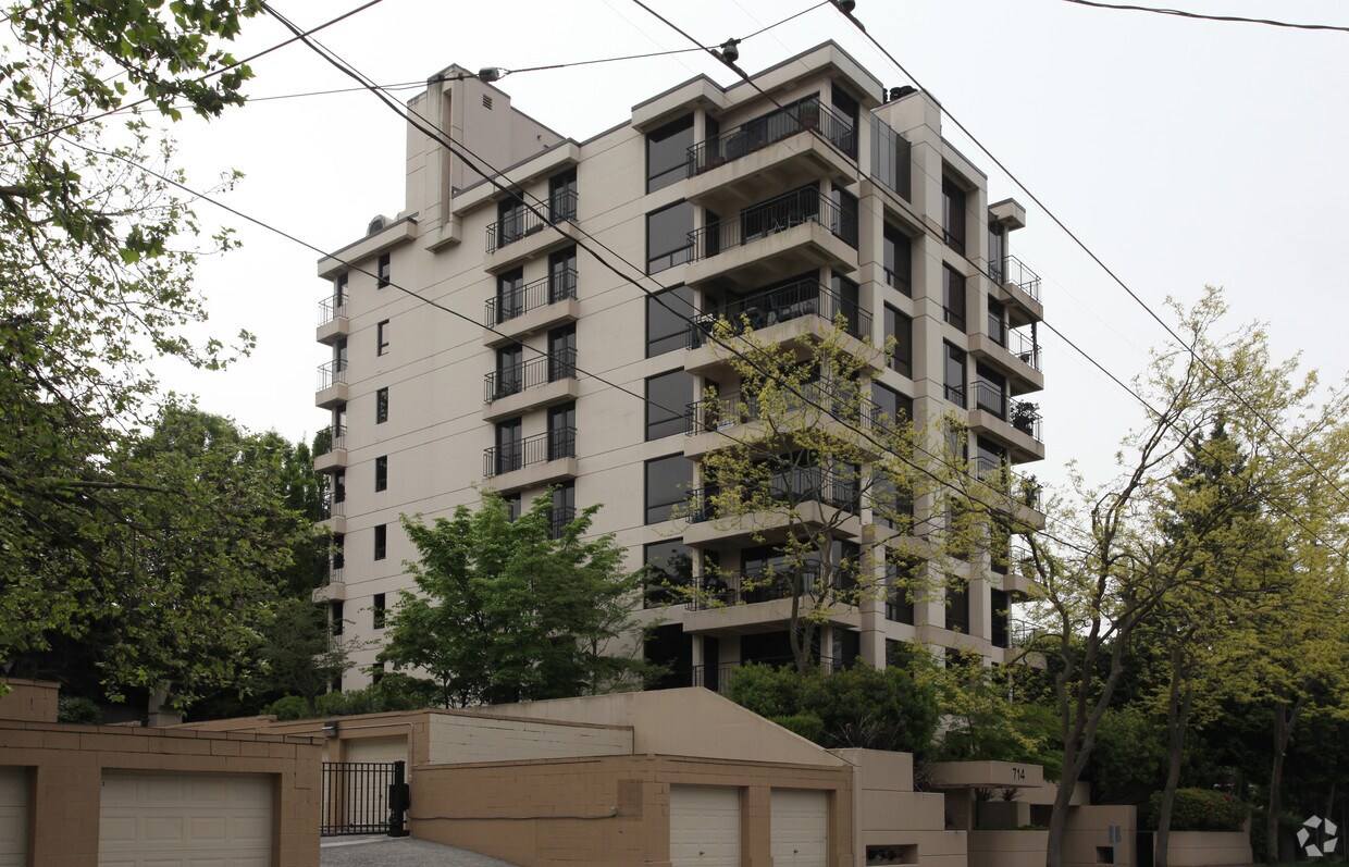 Foto principal - 714 Bellevue Ave E