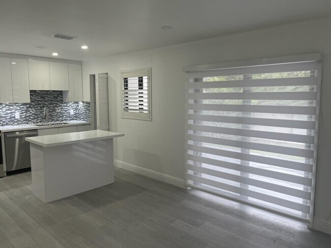 Foto del edificio - 6004 NW 38th St