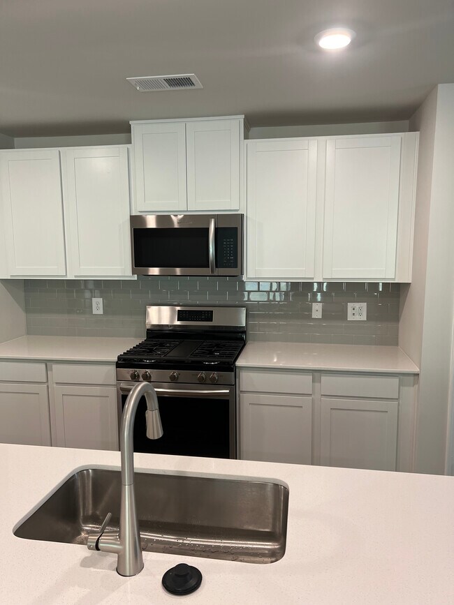 Kitchen - 106 Broadtree Cir House