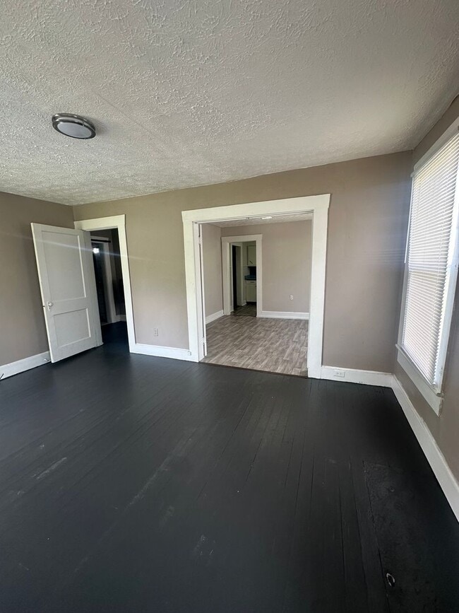 Building Photo - 3 Bed/1 Bath House UNDER RENOVATIONS