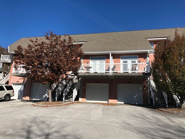 Building Photo - Beautiful Town Homes available at 3030 Pep...