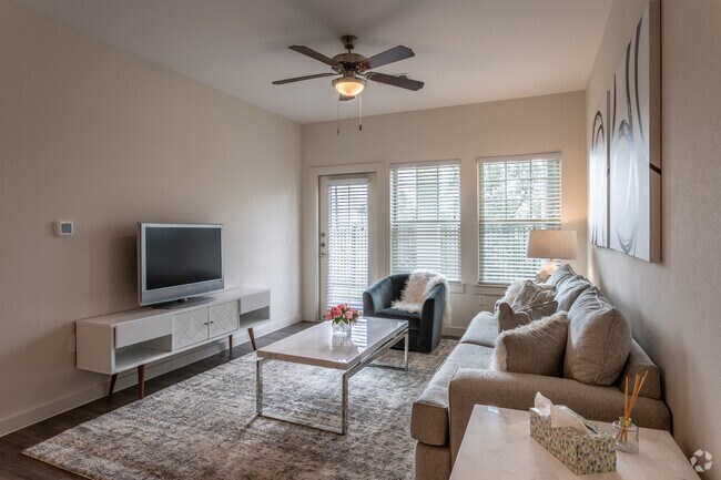 2HAB, 2BA- 1,052pies cuadrados - The Ranch at West End