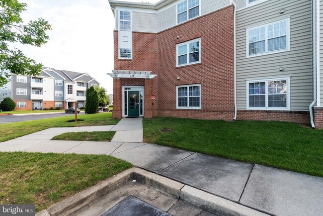 Foto del edificio - 319 Eagles Landing Ct