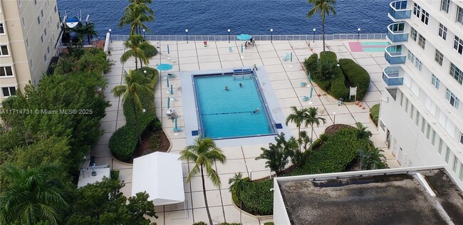 Foto del edificio - 3800 S Ocean Dr