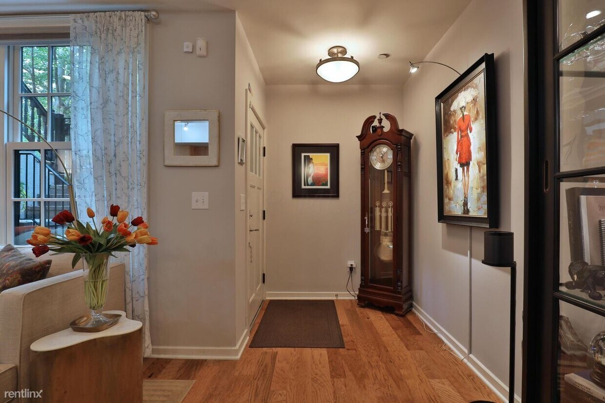 Primary Photo - 1 br, 1 bath Condo - 190 E Gay St Unit G8