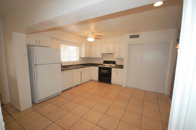 Foto del edificio - 2326 N 71st Ave