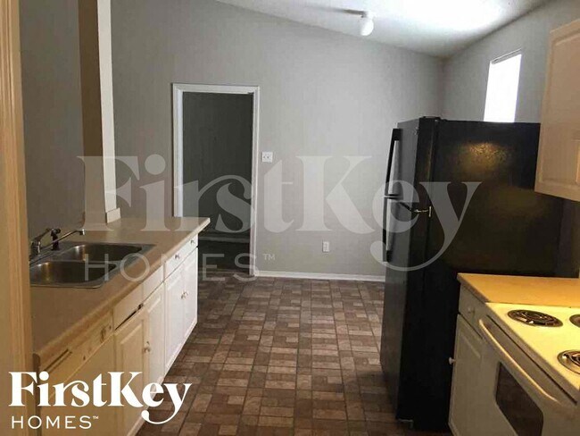 Foto del edificio - 5749 Jardin Pl
