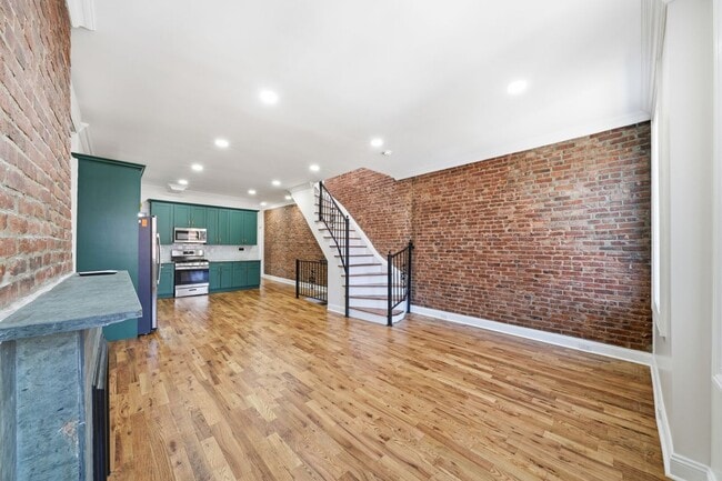 Building Photo - 37 Astor Pl