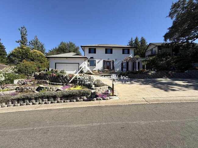 Foto del edificio - 912 Yosemite Ln