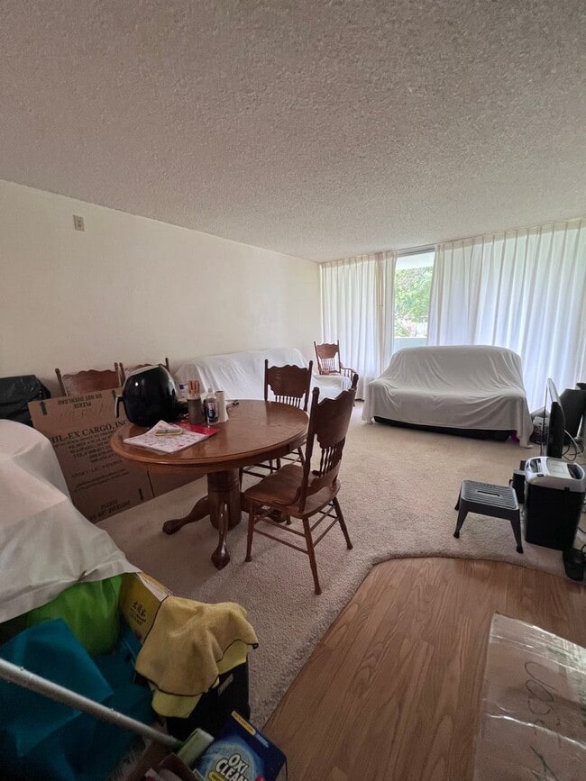 Building Photo - 2 bedroom, 1 bath, condo at Pearl Two * Pa...