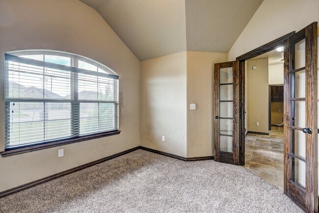 Building Photo - AVAILABLE THE END OF APRIL! 3 OR 4 BDRM, 2 BATHRM, 2 CAR & STORM SHELTER