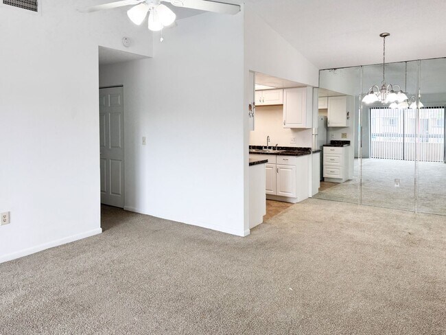 Foto del edificio - Tamarind - Renovated 2 Bedroom 2 Bath Condominium