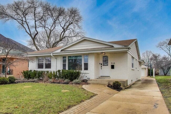 Building Photo - 710 S Hawthorne Ave