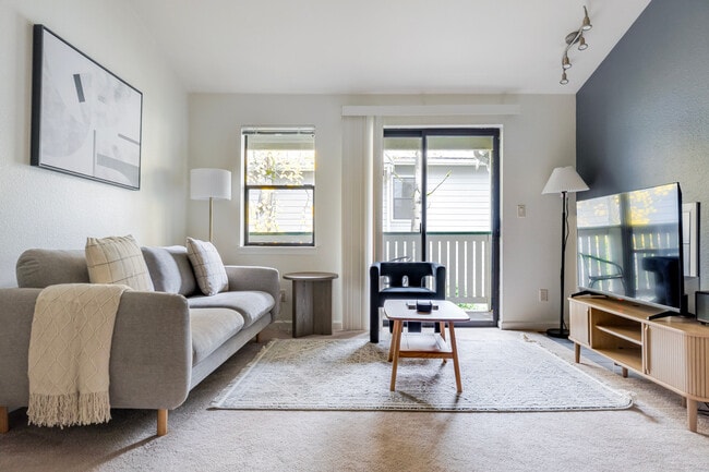 Building Photo - 15606 NE 40th St