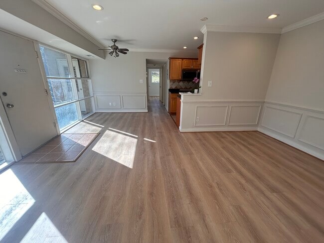 Building Photo - 4923 Americana Dr