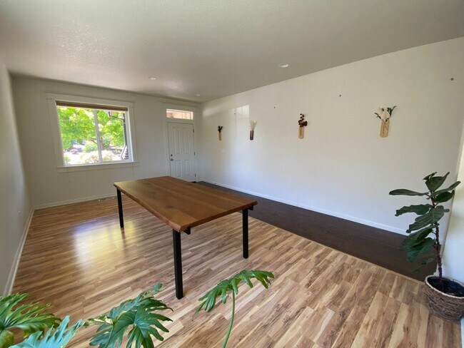 Building Photo - 4 Bedroom Single Family Home in Forest Grove