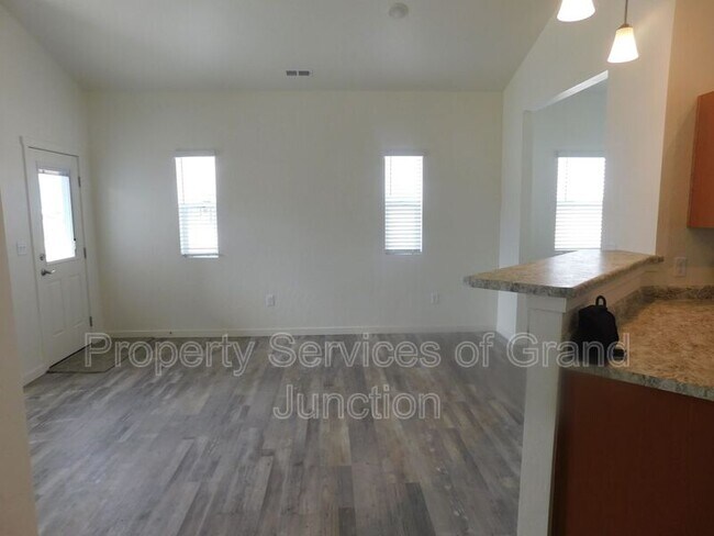 Building Photo - 2352 Canyon Ct