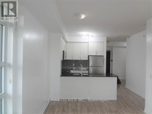 Building Photo - 840-840 Queens Plate Dr