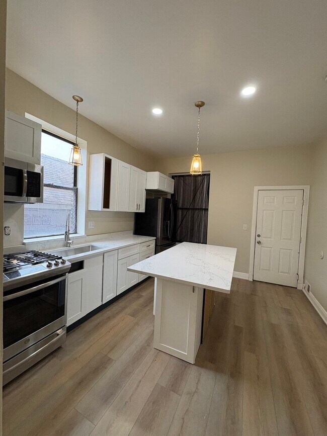 Foto del edificio - 1628 N Kimball Ave