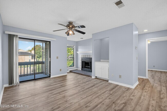 Foto del edificio - 10200 Belle Rive Blvd