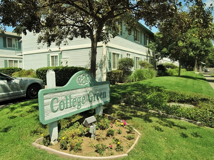 Primary Photo - College Green Apartments
