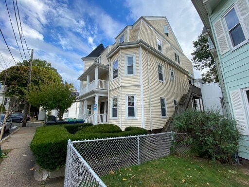 Building Photo - Davis Square / Ball Square area, 3 bedroom...