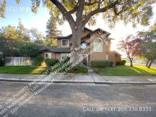 Building Photo - 1812 Newport Dr