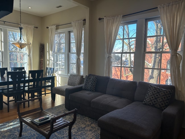 Foto del edificio - 403 W Eugenie St