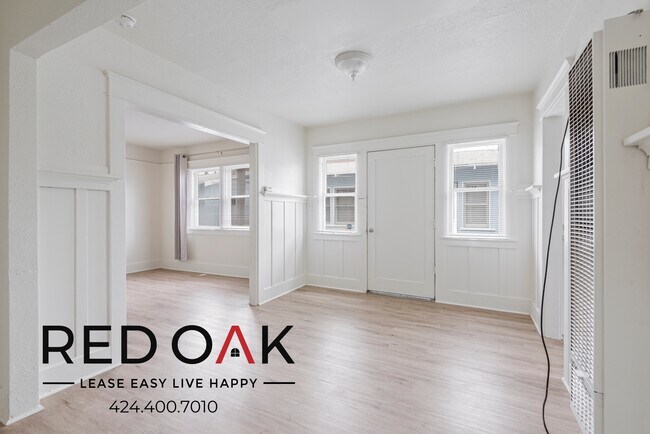 Building Photo - Charming One Bedroom Bungalow with Private...