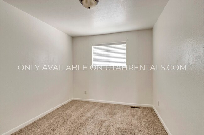Building Photo - 480 S 100 E