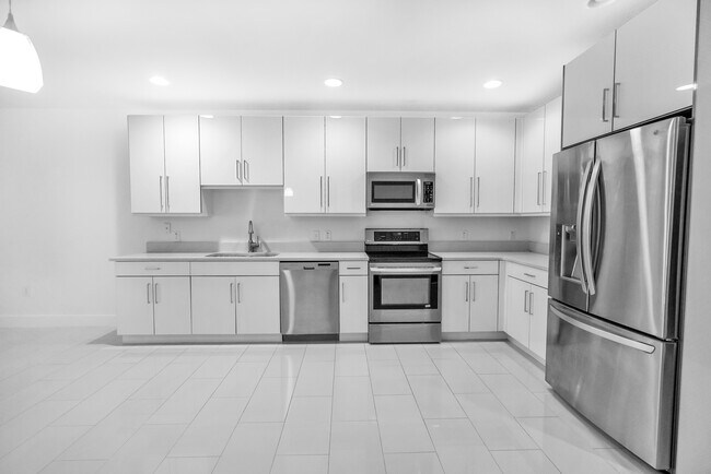 Building Photo - 434 W Swoope Ave