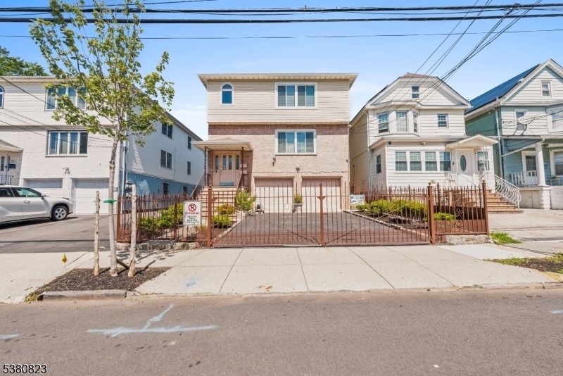 Foto principal - 939 Grove St