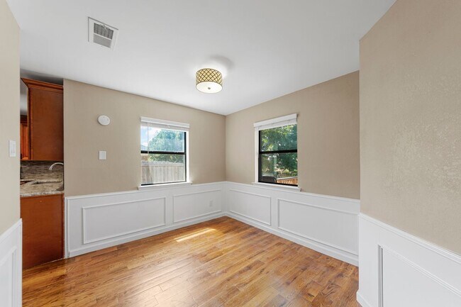 Foto del edificio - 307 E 6th St