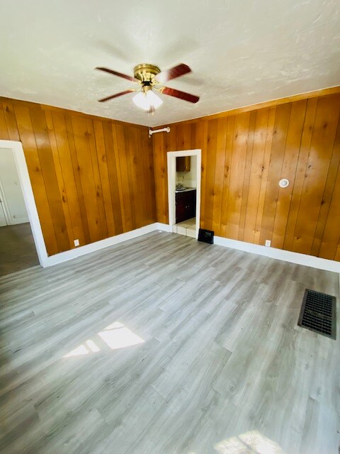 Primary Photo - 1237 E Walnut St
