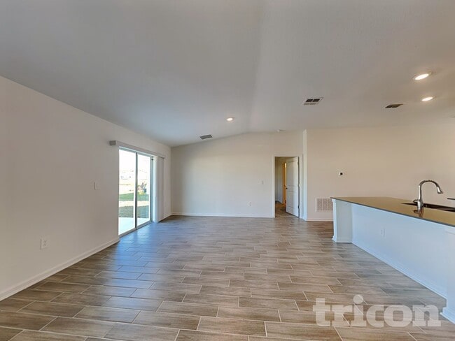 Building Photo - 9496 Revere Ave