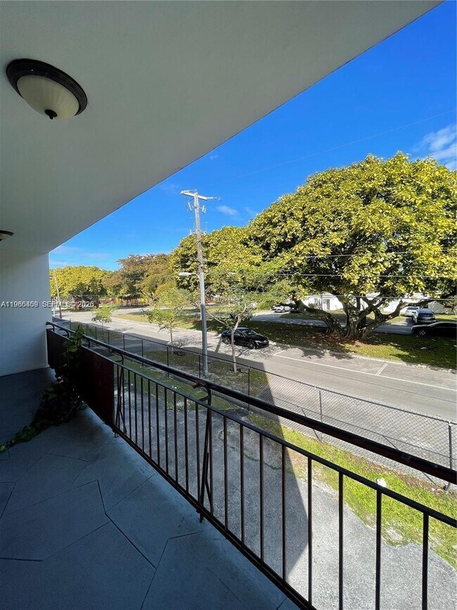 Foto del edificio - 13685 NE 10th Ave