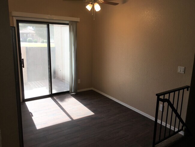 Foto del edificio - **MOVE-IN SPECIAL 50% OFF MOVE-IN MONTH!!!!** **BEAUTIFUL 3br/2ba TOWNHOME (ELLIOTT & ARIZONA AVE)**