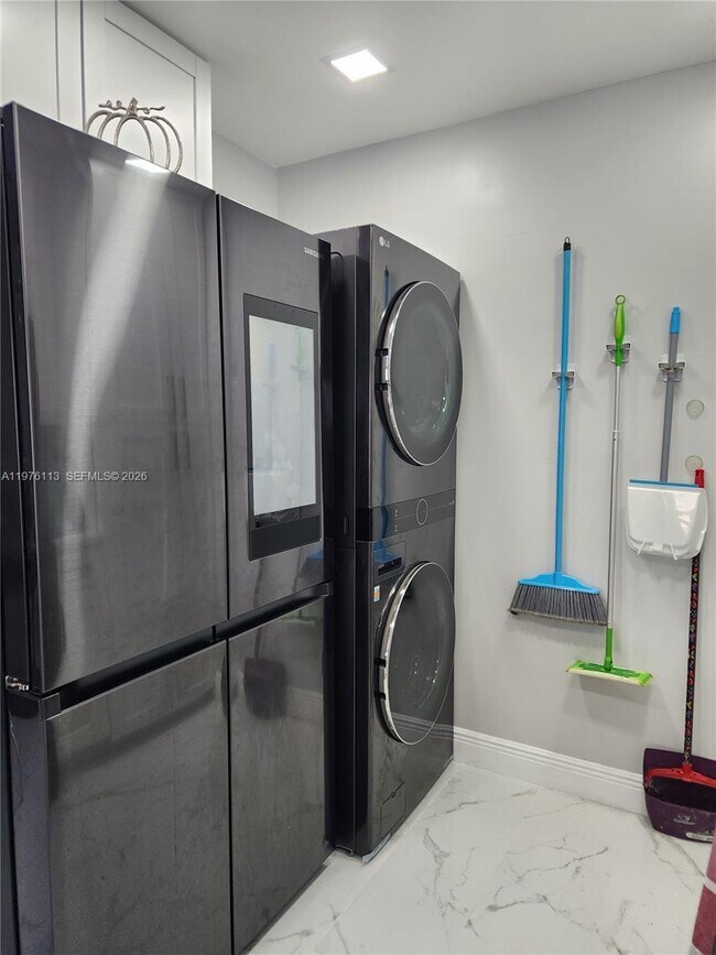 Foto del edificio - 10046 Winding Lake Rd