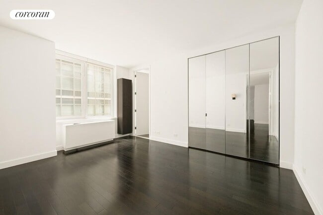 Foto del edificio - 161 W 61st St