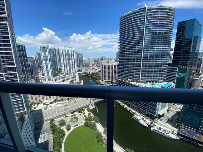 Foto del edificio - 465 Brickell Ave