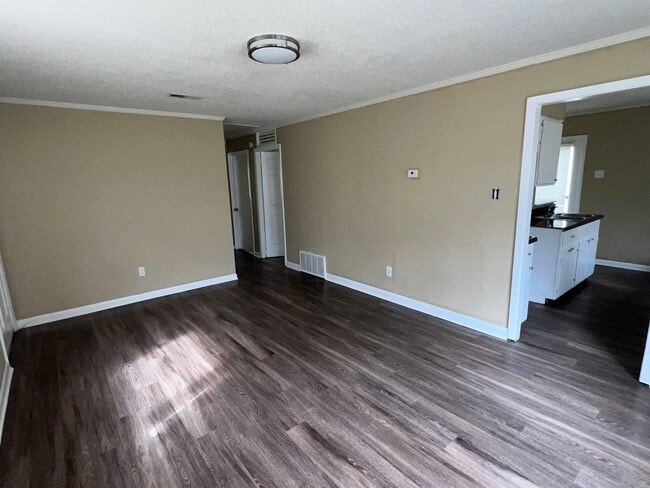 Building Photo - 892 Restbrook Ave