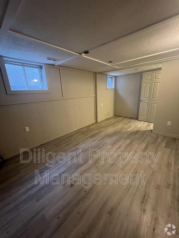 Apartments, Condos and Houses under C800 in Otonabeesouth Monaghan, ON 2 Rentals