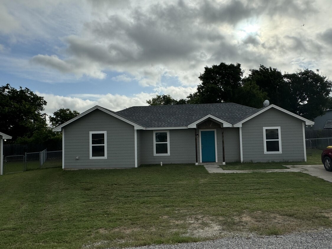 Foto principal - 145 Quail Meadows Dr