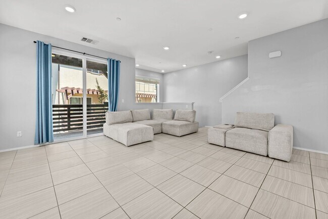 Foto del edificio - Townhome in the Lakepointe Point Community!