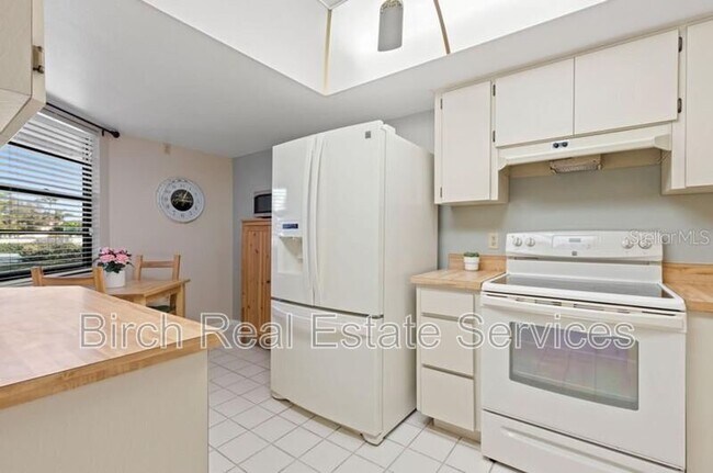 Foto del edificio - 2131 Ridge Rd S
