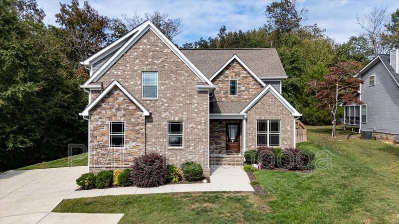 Foto principal - 8229 Pierpoint Dr