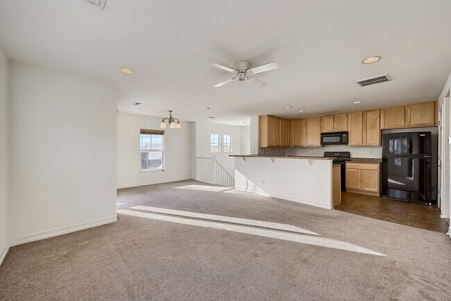Building Photo - Two Bedroom Condo in Englewood